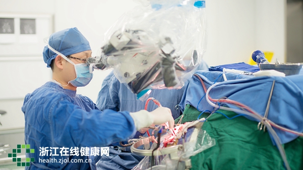 仁心仁术 感动瞬间之：通宵达旦，只为你们转危为安