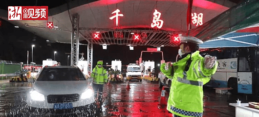 “平凡英雄”寒夜坚守 这些温情时刻打动你了吗