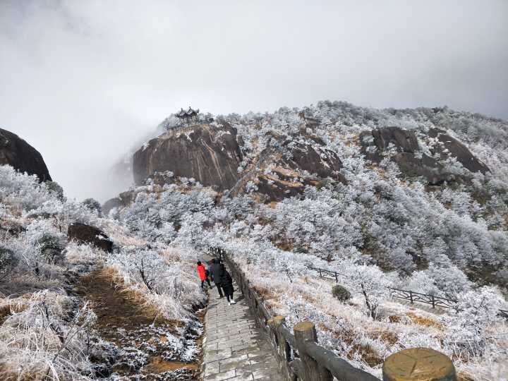 有雪在高山 大美披云山