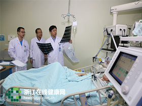 他为何总是吐舌头？去北仑义诊的浙一专家看出了端倪
