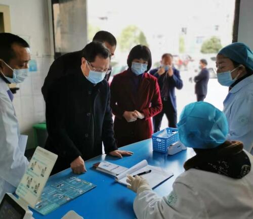 01省计生协专职副会长潘祖光带队到温岭基层卫生机构督导疫情防控工作.jpg