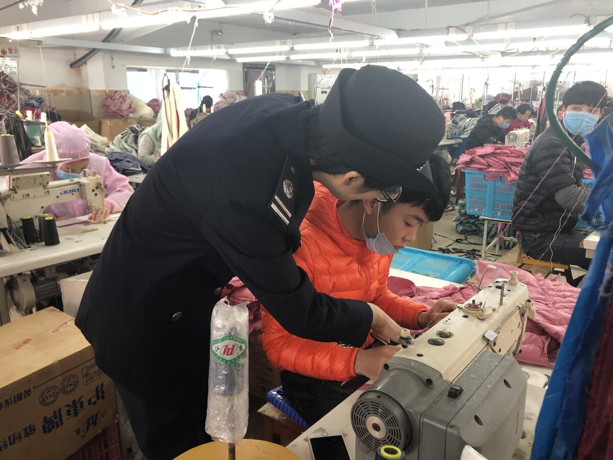 浙江平湖公安为民办事 跑到群众心坎上