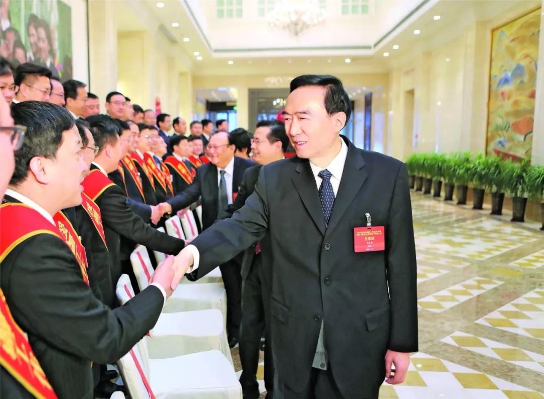 自治区召开第九批省市援疆工作总结表彰暨第十批省市援疆骨干欢迎大会