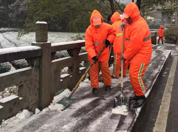 清理积雪 保障交通 西湖景区备足除雪防冻物资