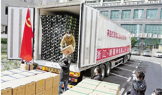 阿克苏地区向浙江抗疫一线捐赠96吨生活物资