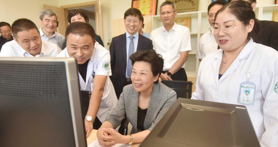 2019年9月26日葛慧君主席在嵊州人民医院调研